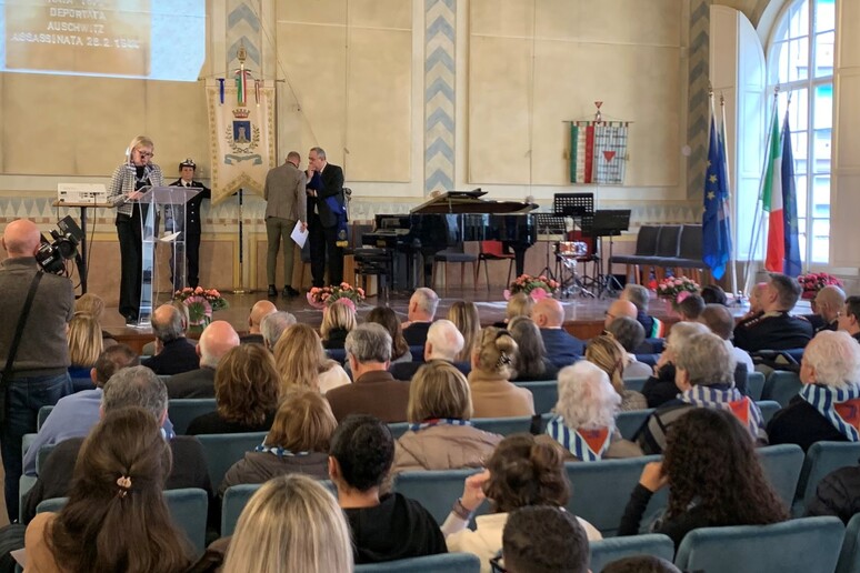 -     RIPRODUZIONE RISERVATA
