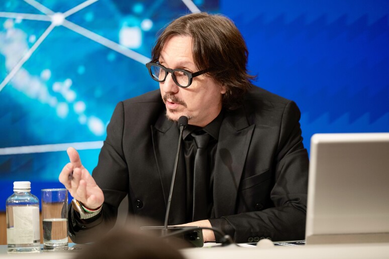 - RIPRODUZIONE RISERVATA