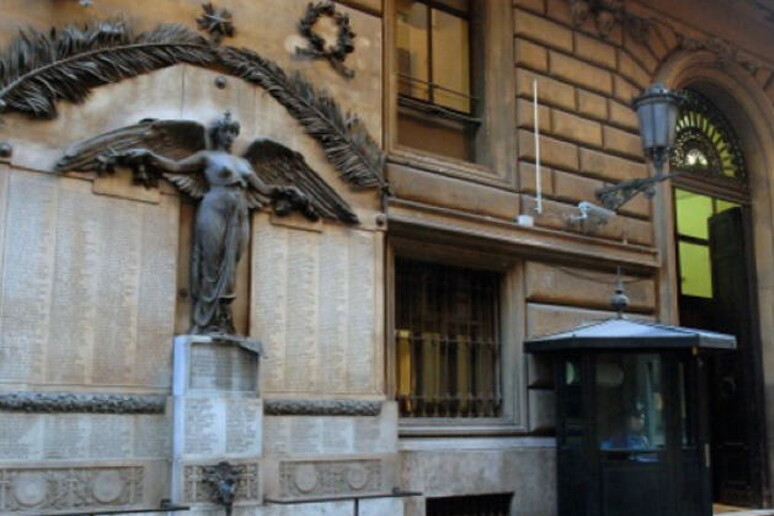 - RIPRODUZIONE RISERVATA
