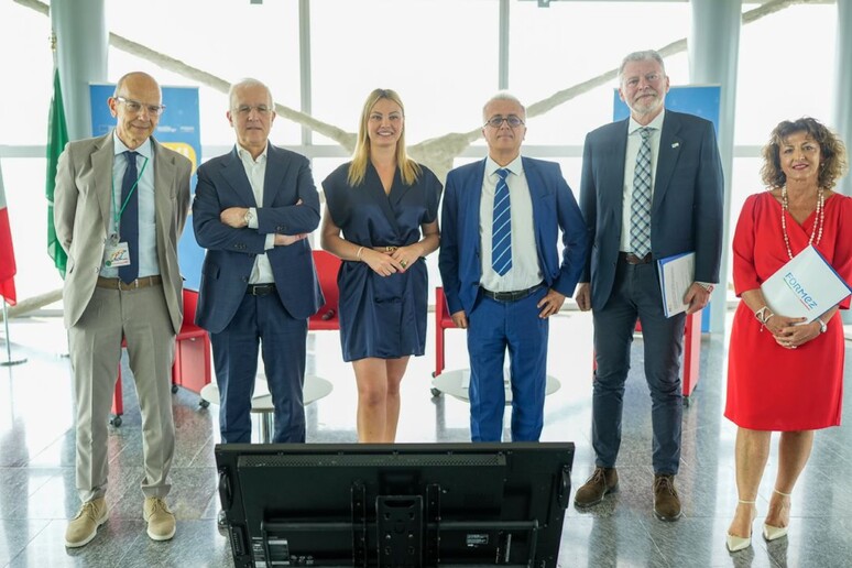 - RIPRODUZIONE RISERVATA