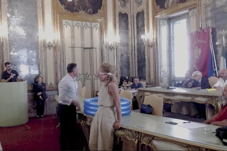 - RIPRODUZIONE RISERVATA