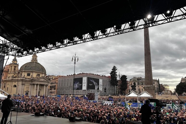 - RIPRODUZIONE RISERVATA