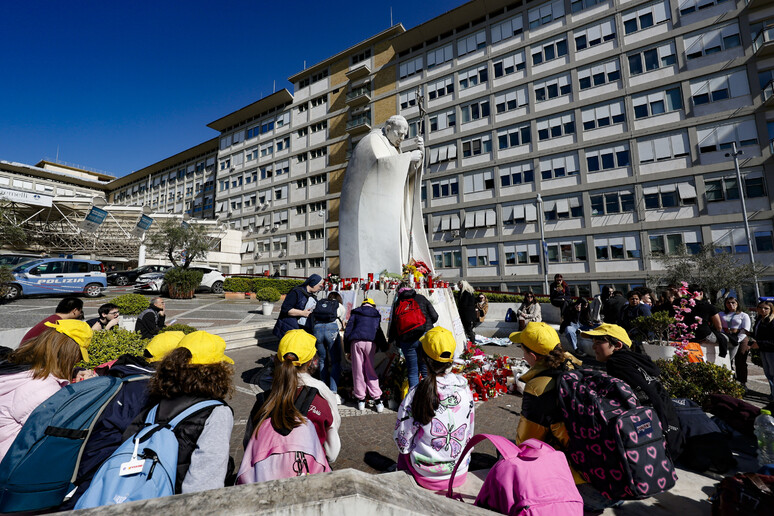 Il Papa deve reimparare a parlare, le cause e i tempi - RIPRODUZIONE RISERVATA