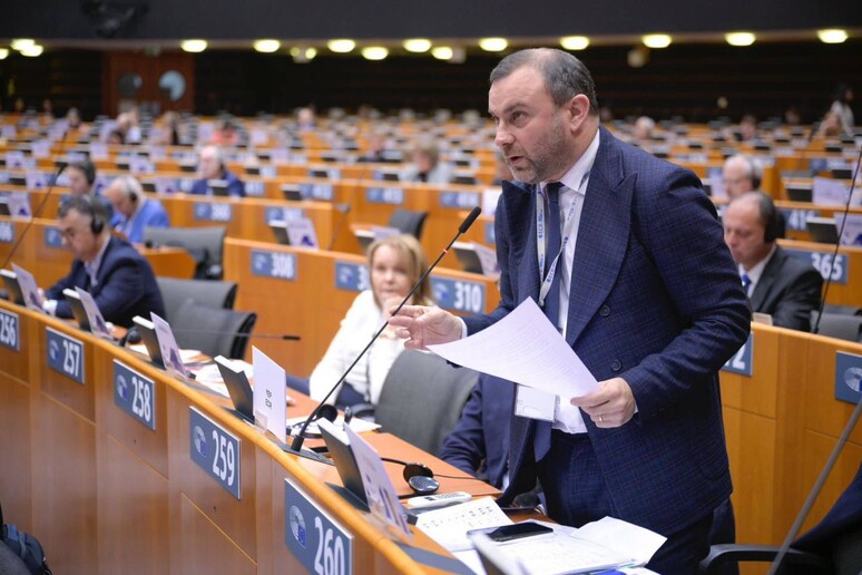 - RIPRODUZIONE RISERVATA