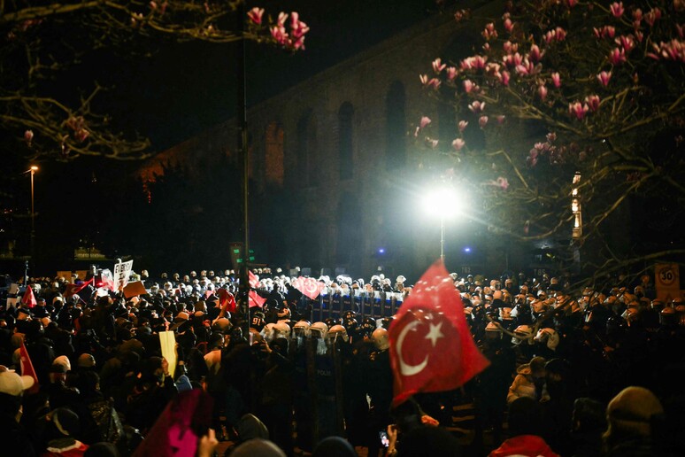 A Istanbul 41 arrestati dopo le proteste per insulto a Erdogan