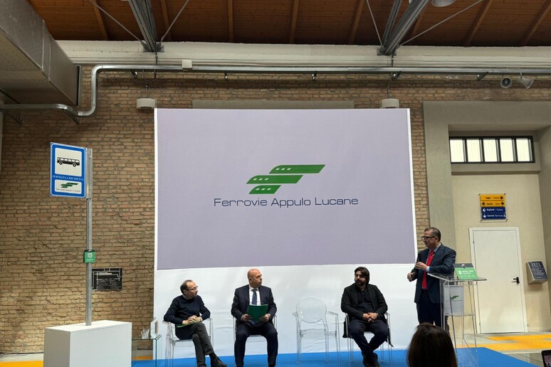 - RIPRODUZIONE RISERVATA