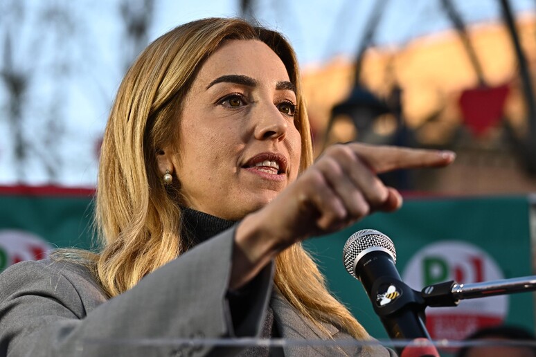 - RIPRODUZIONE RISERVATA