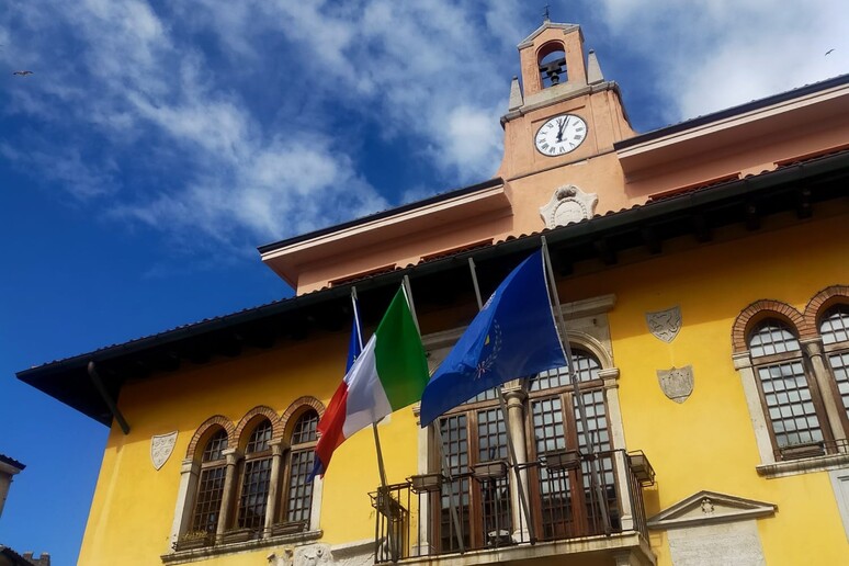 - RIPRODUZIONE RISERVATA