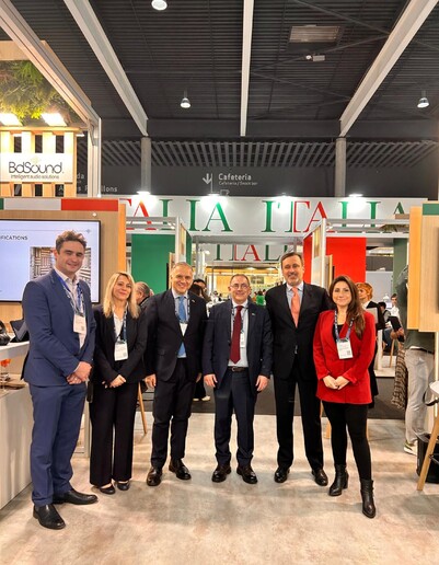 - RIPRODUZIONE RISERVATA