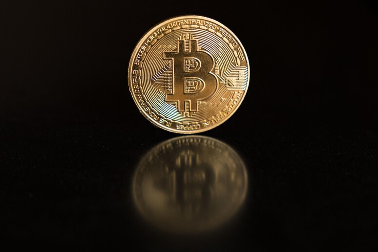 ++ Bitcoin crolla del 5% su annuncio  'riserva strategica ' Usa ++ © ANSA/AFP