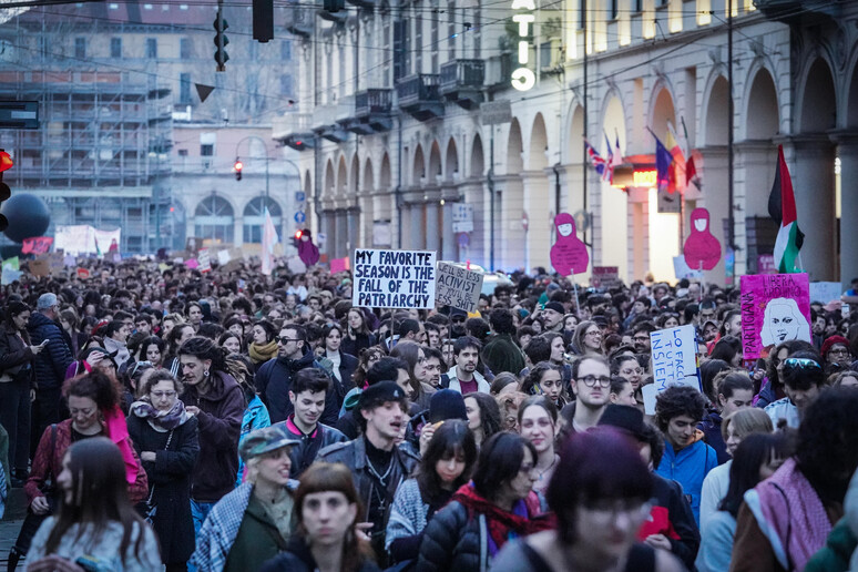 - RIPRODUZIONE RISERVATA