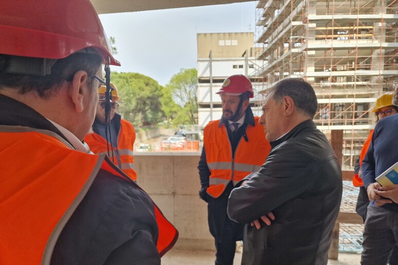 - RIPRODUZIONE RISERVATA