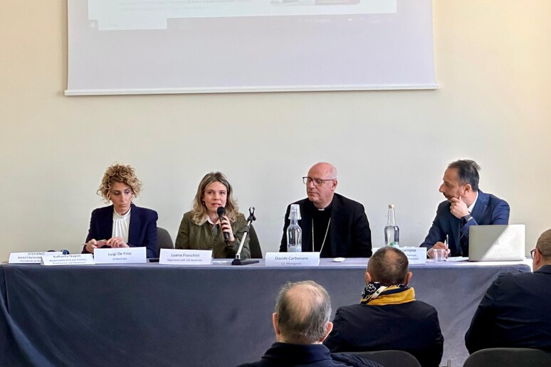 - RIPRODUZIONE RISERVATA