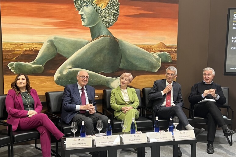 - RIPRODUZIONE RISERVATA