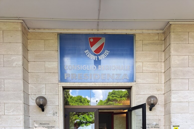 - RIPRODUZIONE RISERVATA
