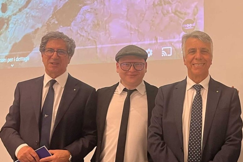 - RIPRODUZIONE RISERVATA