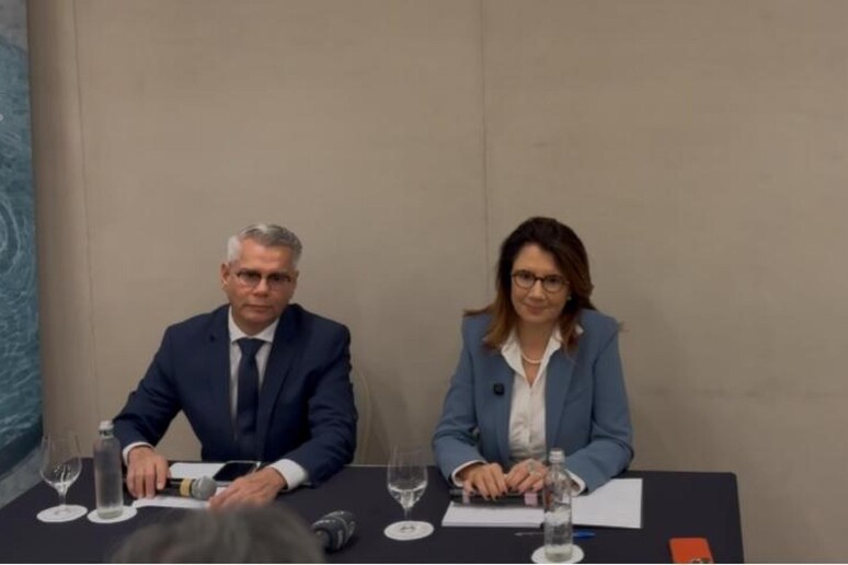 - RIPRODUZIONE RISERVATA