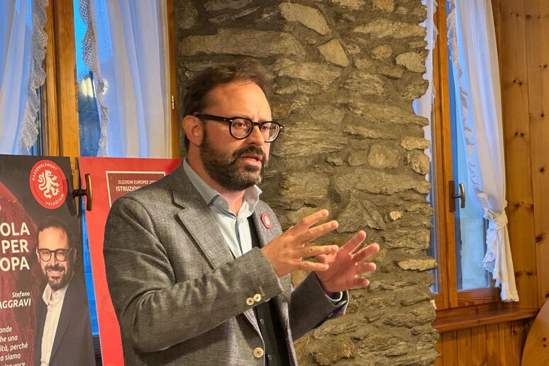 - RIPRODUZIONE RISERVATA