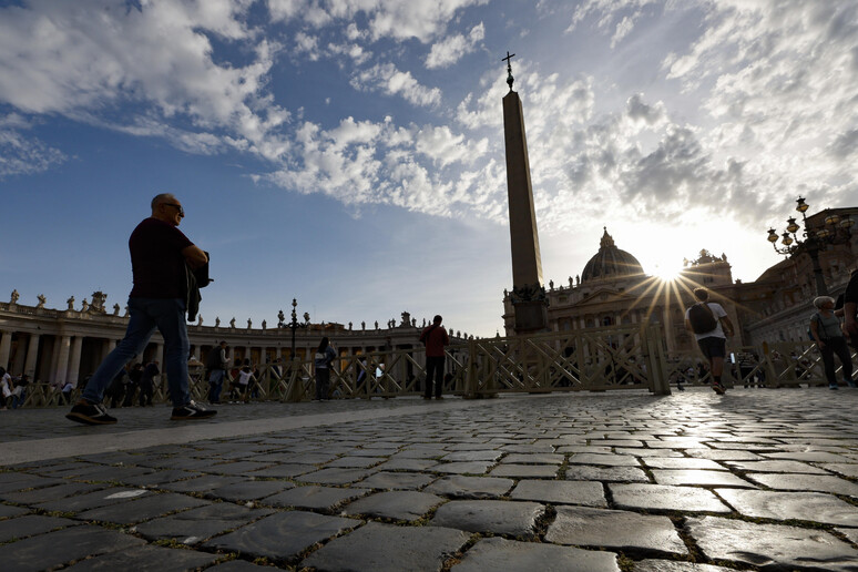 Piazza San Pietro - RIPRODUZIONE RISERVATA