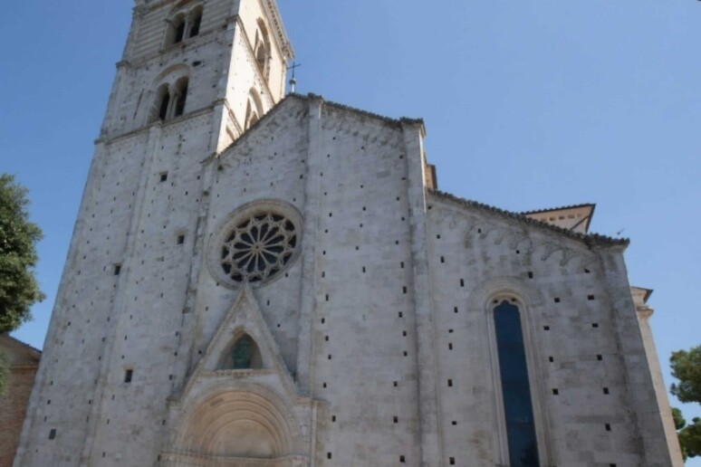 - RIPRODUZIONE RISERVATA