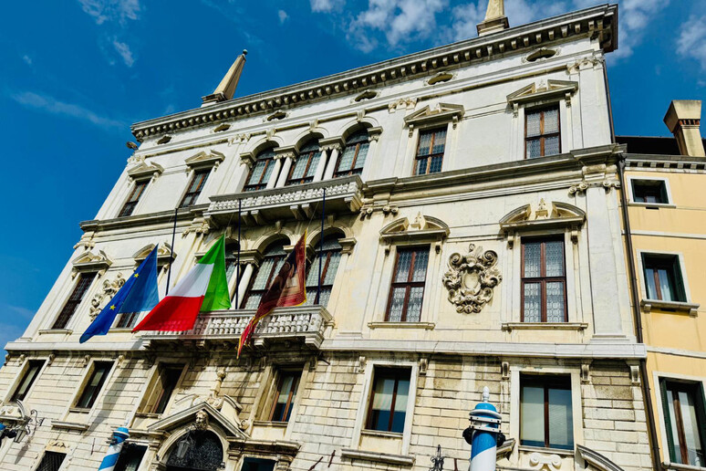 - RIPRODUZIONE RISERVATA