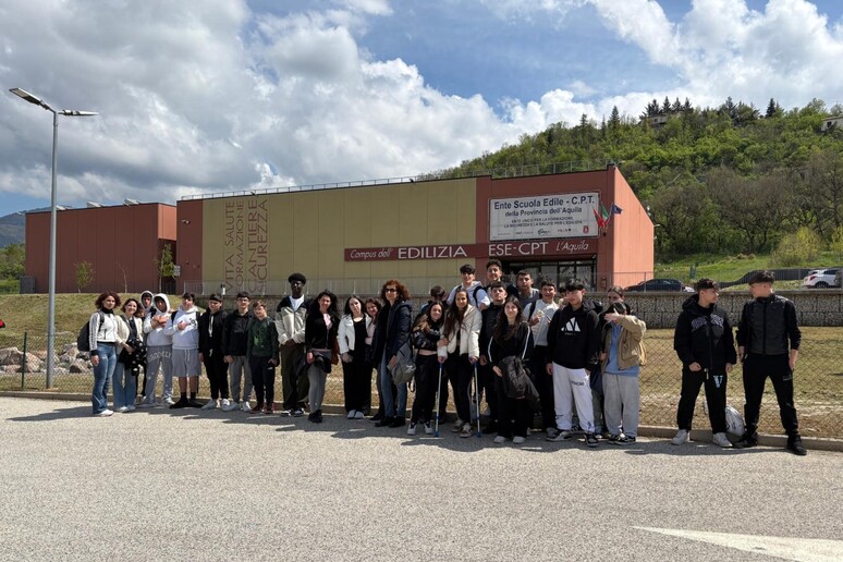- RIPRODUZIONE RISERVATA