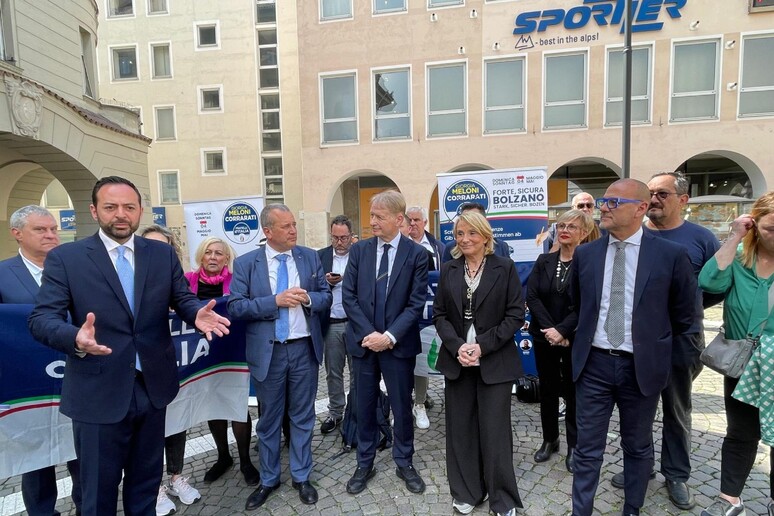 - RIPRODUZIONE RISERVATA