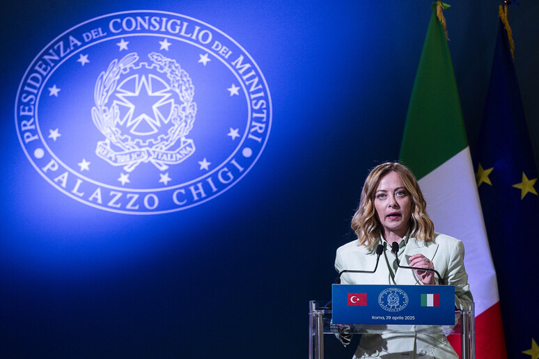 - RIPRODUZIONE RISERVATA