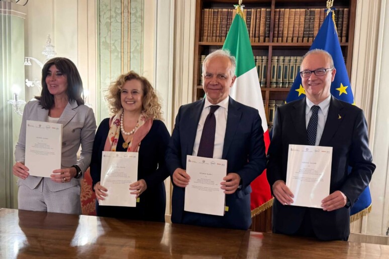 - RIPRODUZIONE RISERVATA