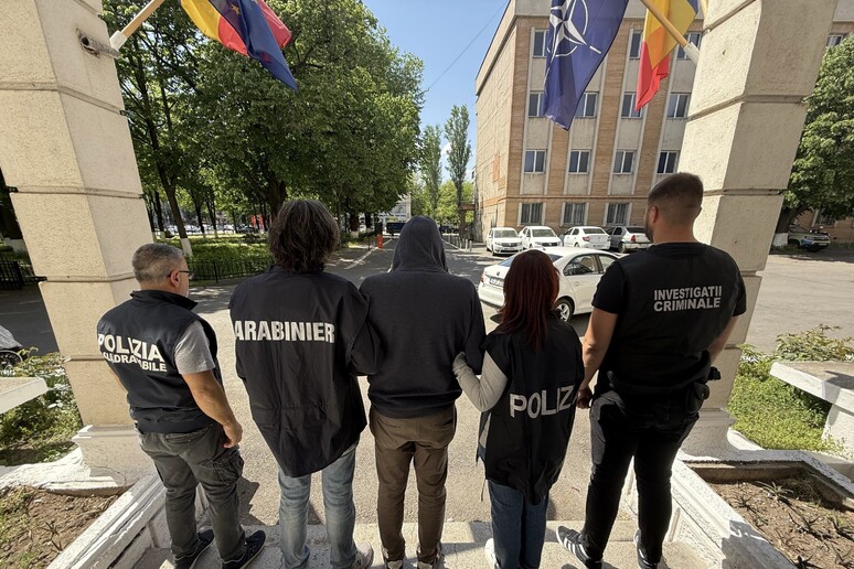 - RIPRODUZIONE RISERVATA