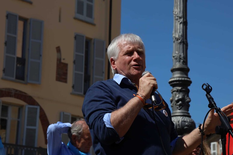 - RIPRODUZIONE RISERVATA