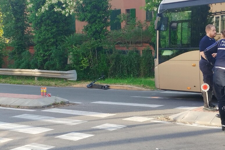 Il luogo dove è stato travolto il ragazzo a Reggio Emilia - RIPRODUZIONE RISERVATA