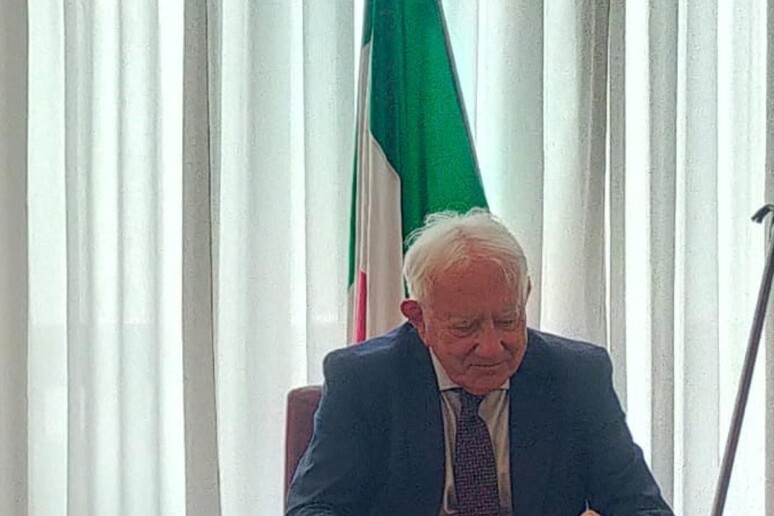- RIPRODUZIONE RISERVATA