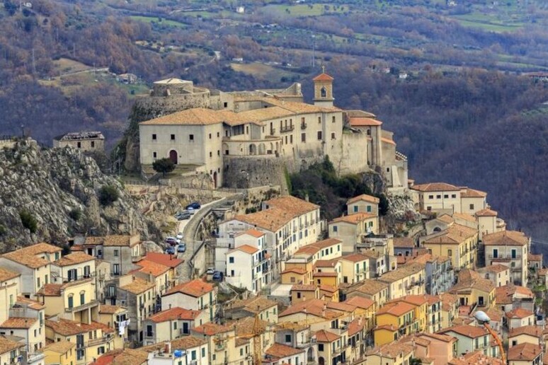 - RIPRODUZIONE RISERVATA