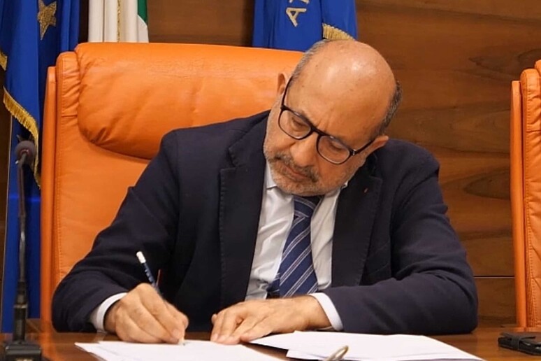 - RIPRODUZIONE RISERVATA