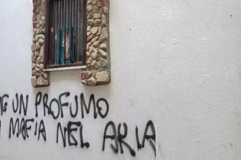 - RIPRODUZIONE RISERVATA