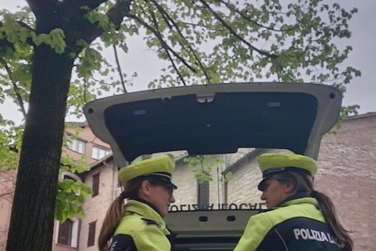 - RIPRODUZIONE RISERVATA