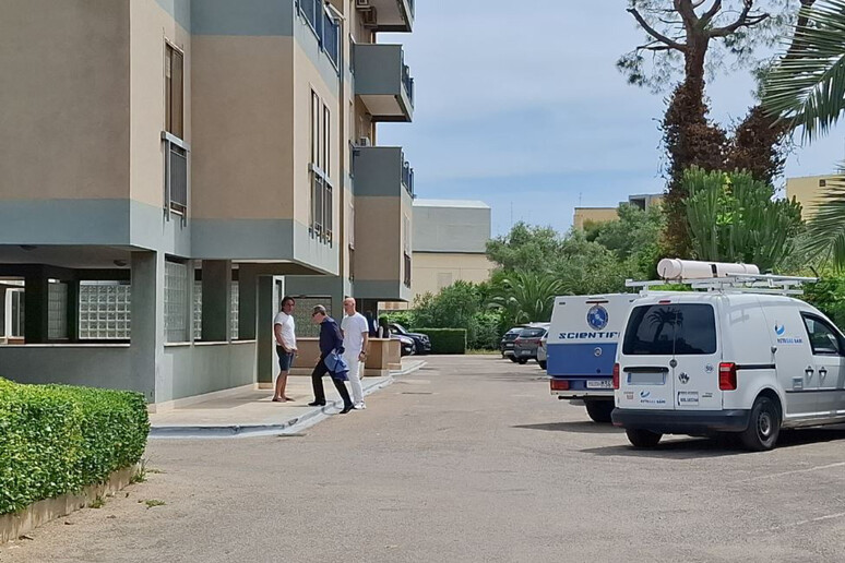 Un uomo si barrica in casa e si uccide a Bari - RIPRODUZIONE RISERVATA