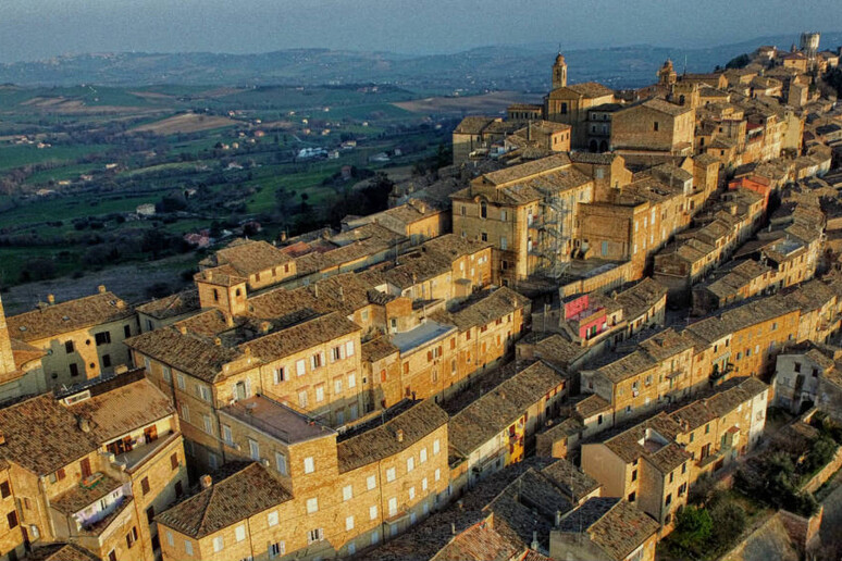 - RIPRODUZIONE RISERVATA
