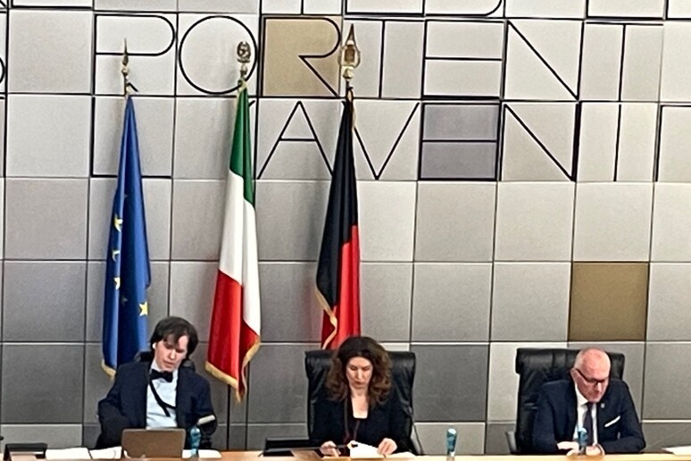 - RIPRODUZIONE RISERVATA