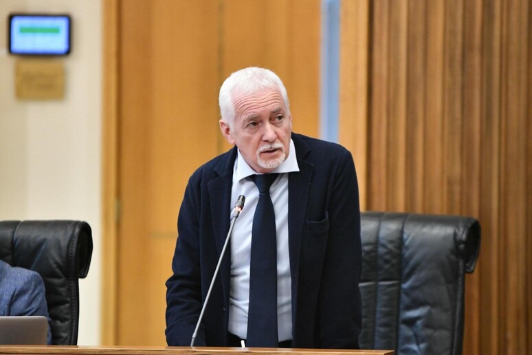 - RIPRODUZIONE RISERVATA