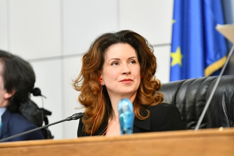 - RIPRODUZIONE RISERVATA