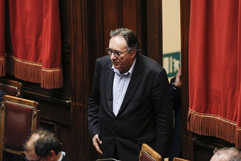 - RIPRODUZIONE RISERVATA