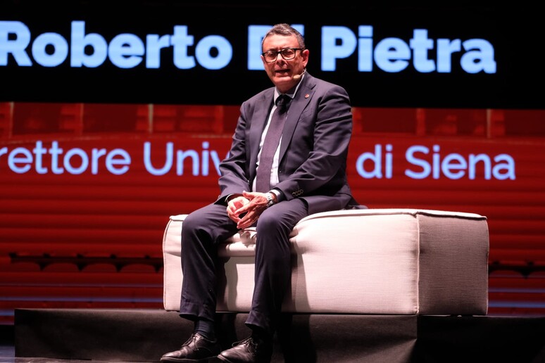 Rettore Unisi,  'con conoscenza si può fare nuova impresa’ - RIPRODUZIONE RISERVATA