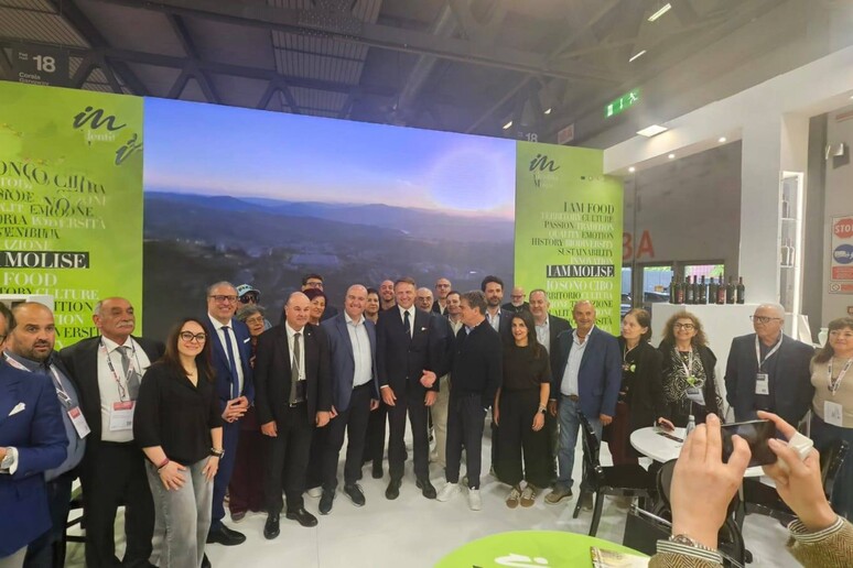 - RIPRODUZIONE RISERVATA