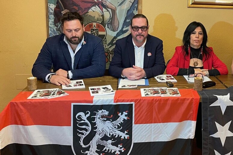 - RIPRODUZIONE RISERVATA