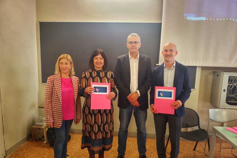 - RIPRODUZIONE RISERVATA