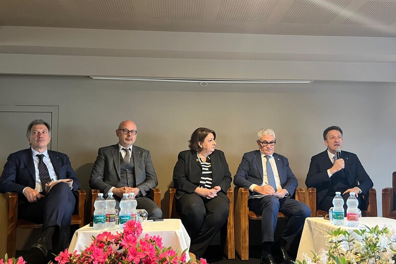 - RIPRODUZIONE RISERVATA