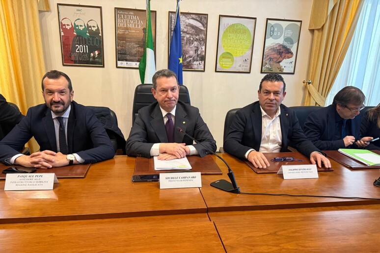 - RIPRODUZIONE RISERVATA