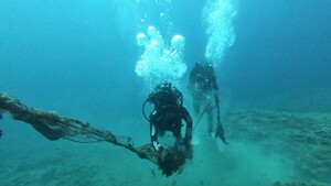 Rimossi 300 metri di reti da pesca abbandonate a Capo Caccia (ANSA)